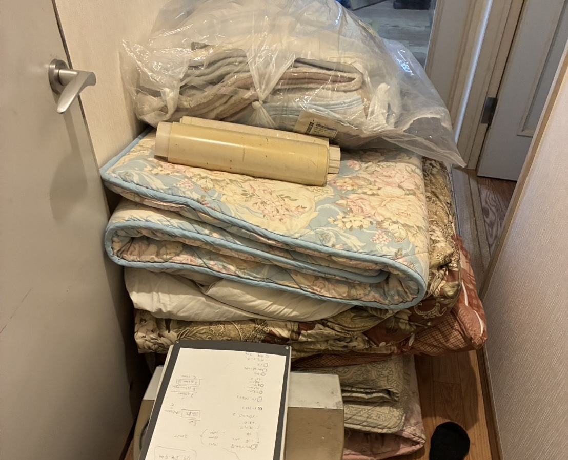 押入れに溜まった大量の布団と寝具類をまとめて処分